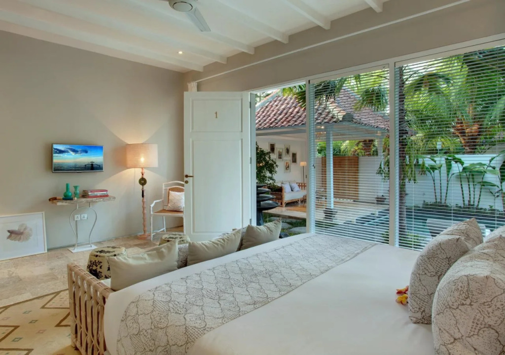 Room & Vespa 4 - Central Seminyak Near Beach
