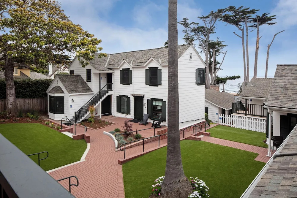 Carmel Beach Hotel