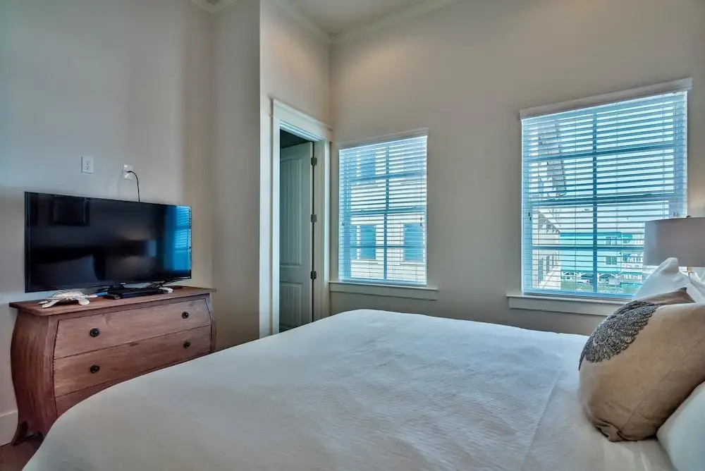 The Pelagic Blue 7 Bedroom Holiday Home by Five Star Properties