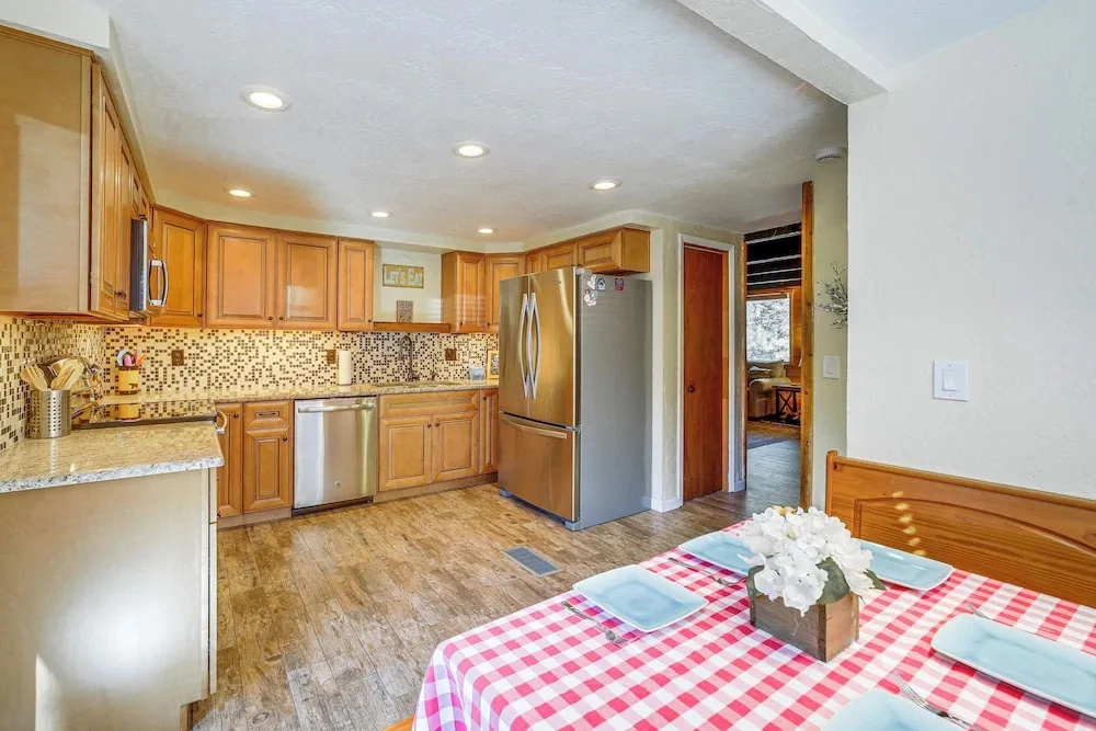 Spacious Yard & Deck! Great Space in Munds Park