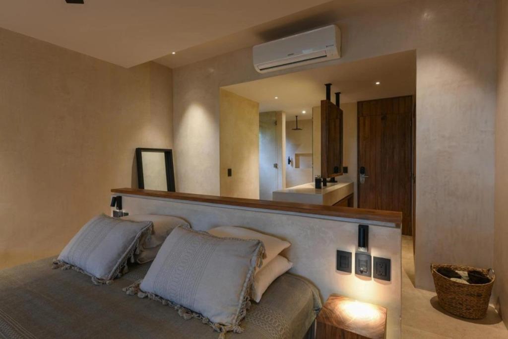 Casa Agape Boutique Hotel Rooftop Pool & Beach club access