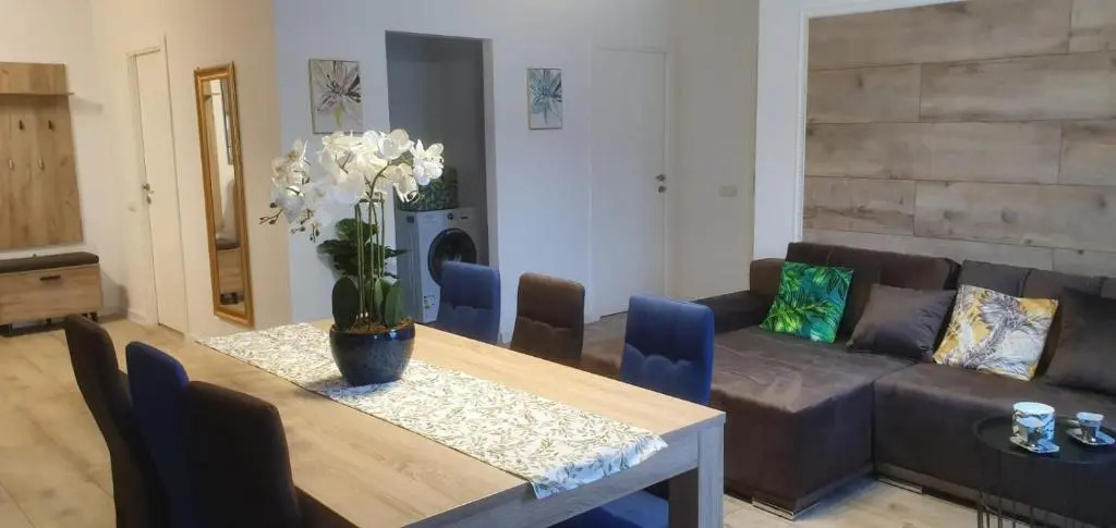 Viv Apartments 210
