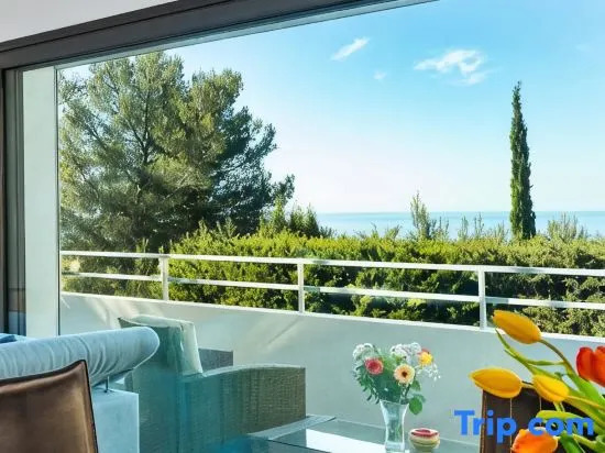 Sunny Seabreeze Villa, Eze, pool close to Monaco