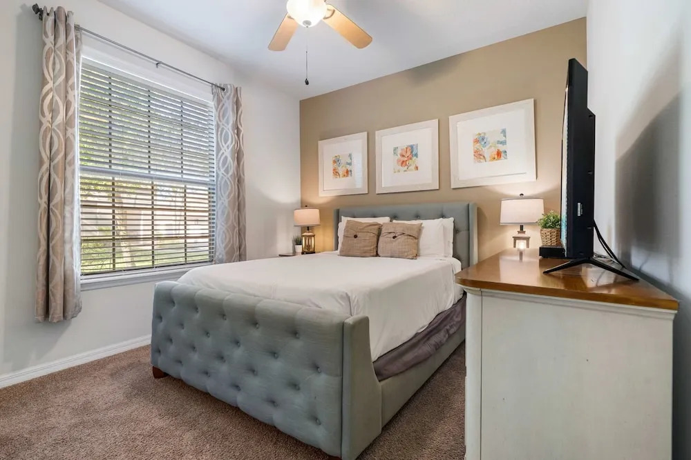 Townhome With Private Pool, BBQ & Free Waterpark!