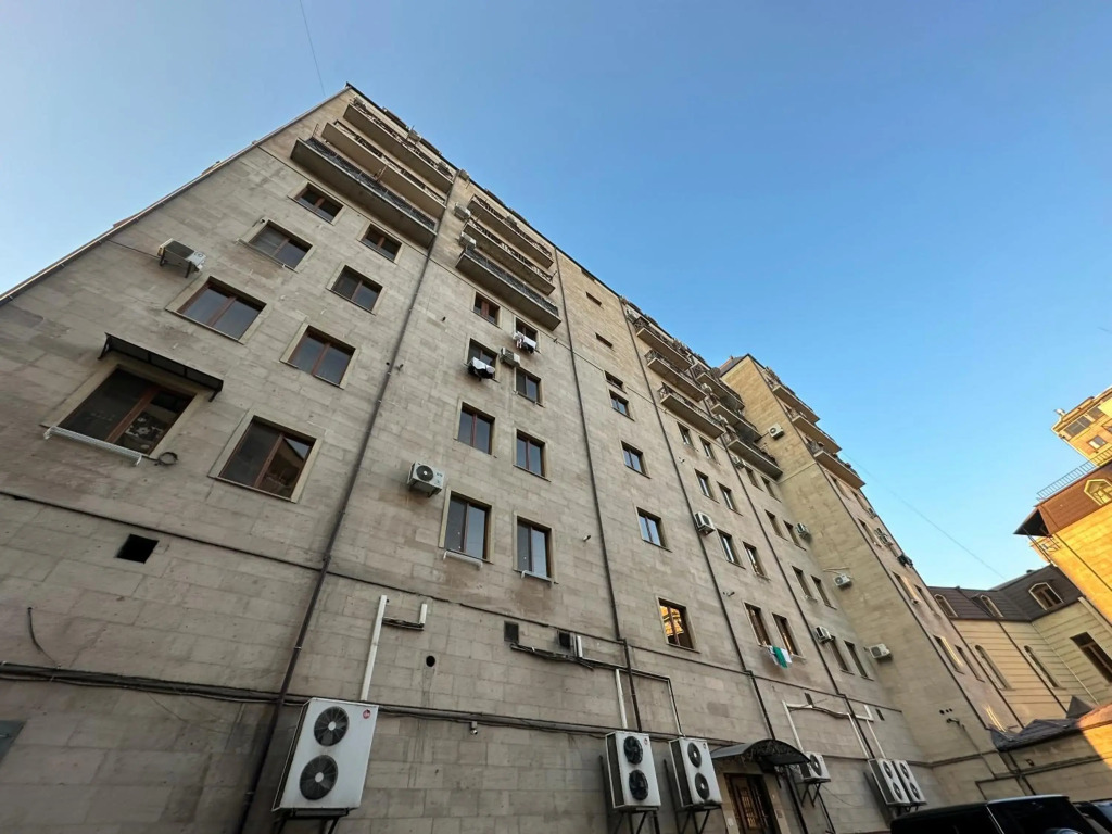 Kajaznuni Street, 3 bedrooms Luxury & Unique apartment QA444