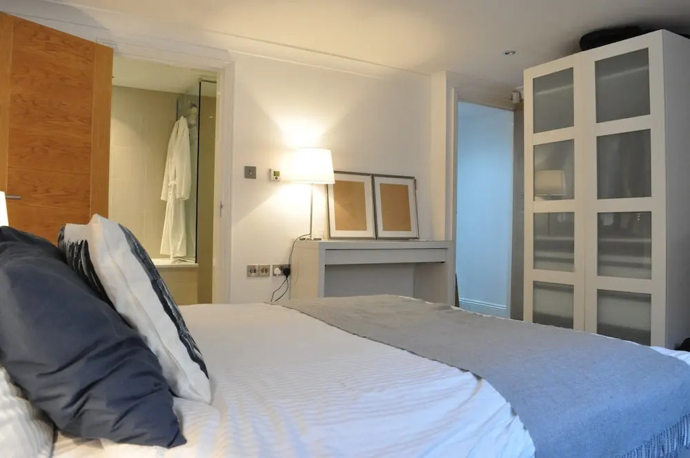 Stunning 3 Bedroom Bath