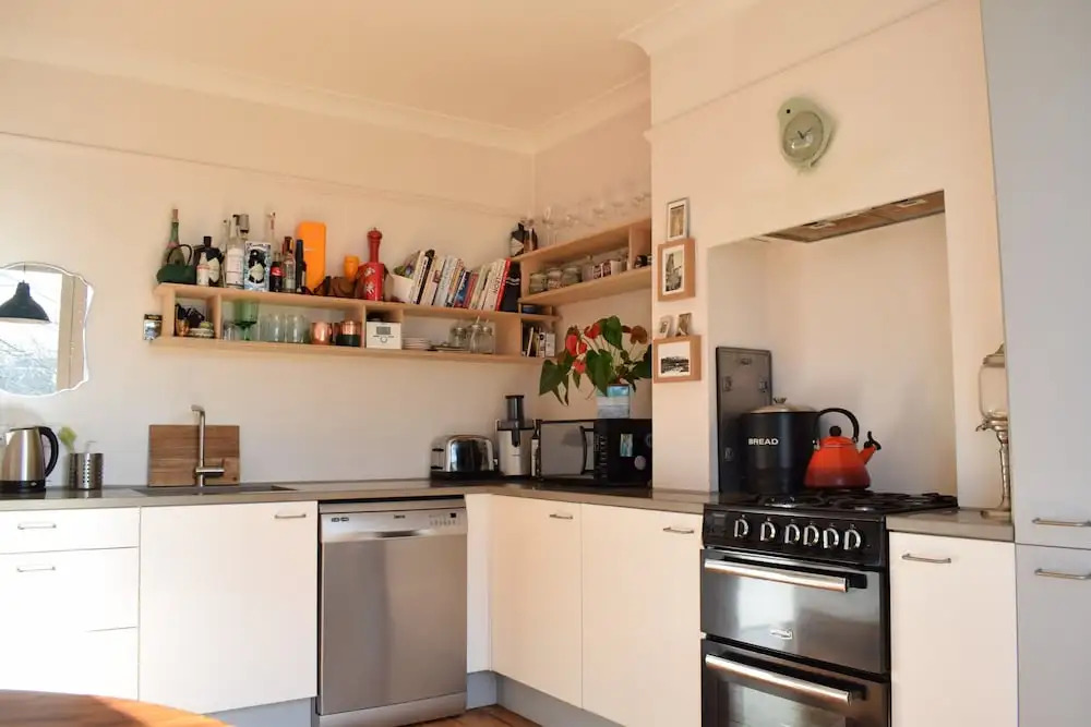 1 Bedroom Garden Flat in North West London