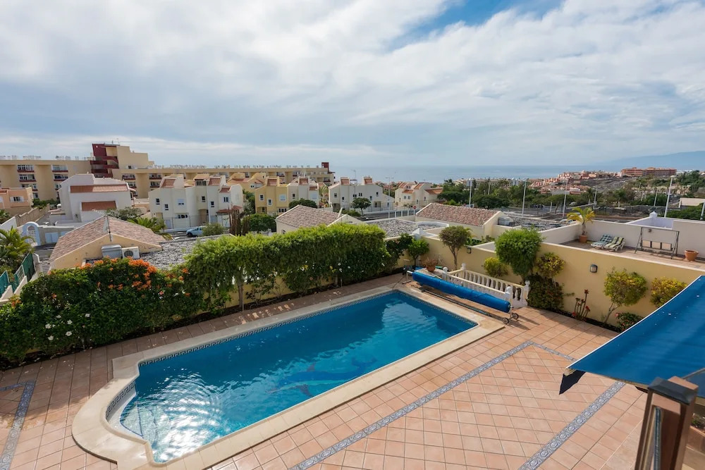 VILLA ALMENDRO! Bbq, HEATED Private Swimming Pool !