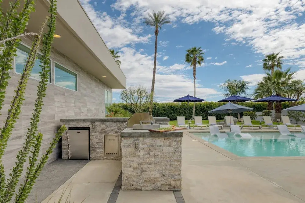 Polo Villa 9 by Avantstay Backyard w Putting Green Pool Spa 5 BDR 260312