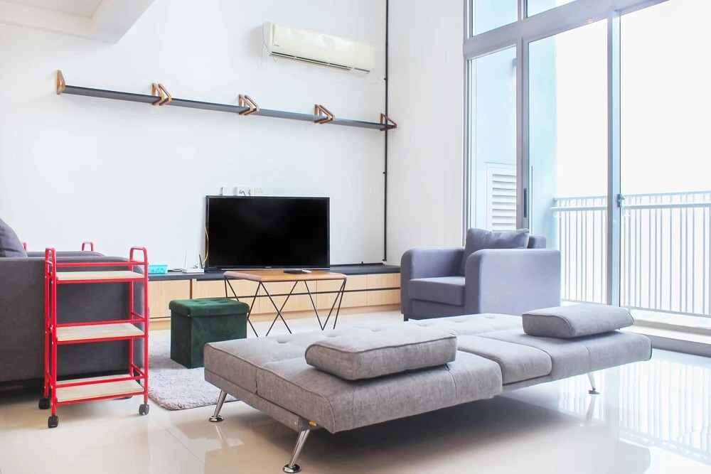 Stunning And Strategic 1Br Loft At Neo Soho Apartment