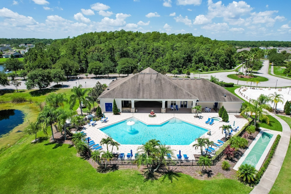 Stunning Getaway With Games & Clubhouse Amenities - Near Parks