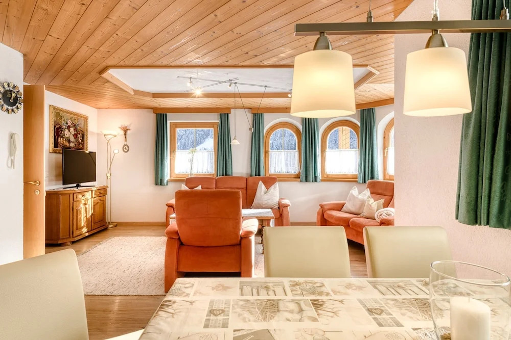 Haus Alvier - 3-zimmer Fewo Rothorn mit Terrasse