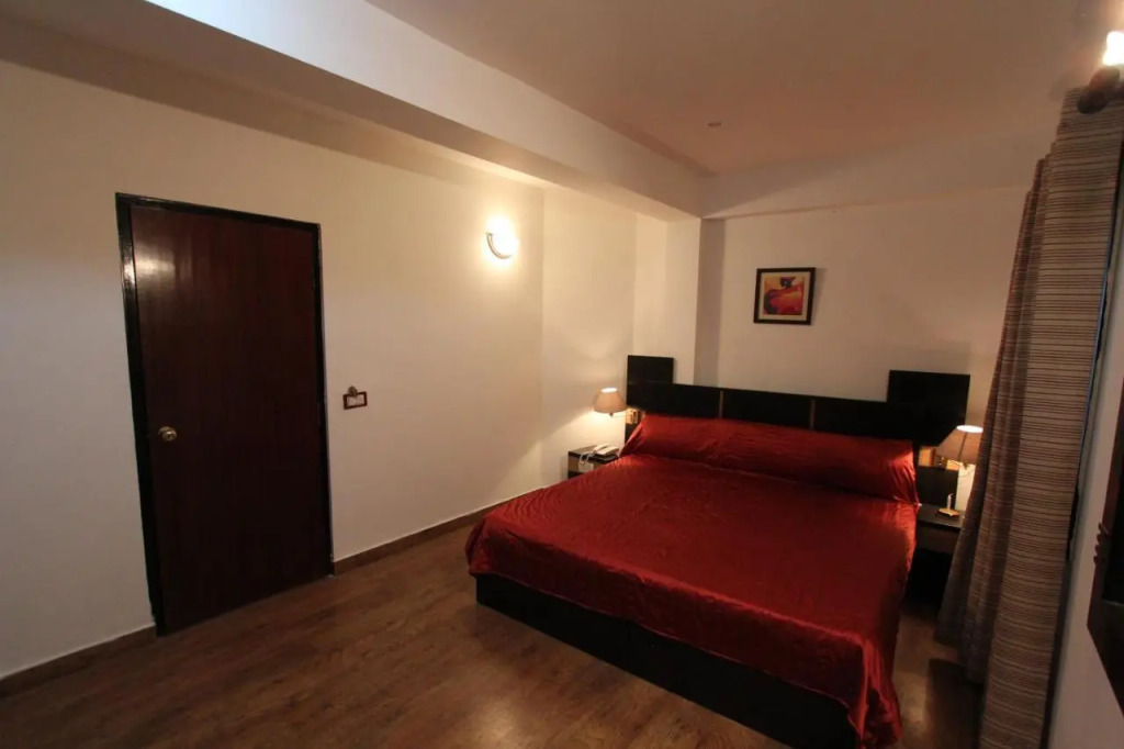 8fold-Pinecrest By LaRiSa, Bhimtal