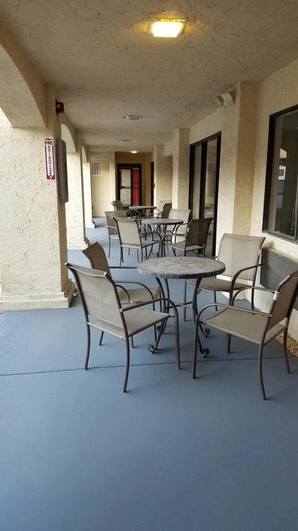 Tricove Inn & Suites