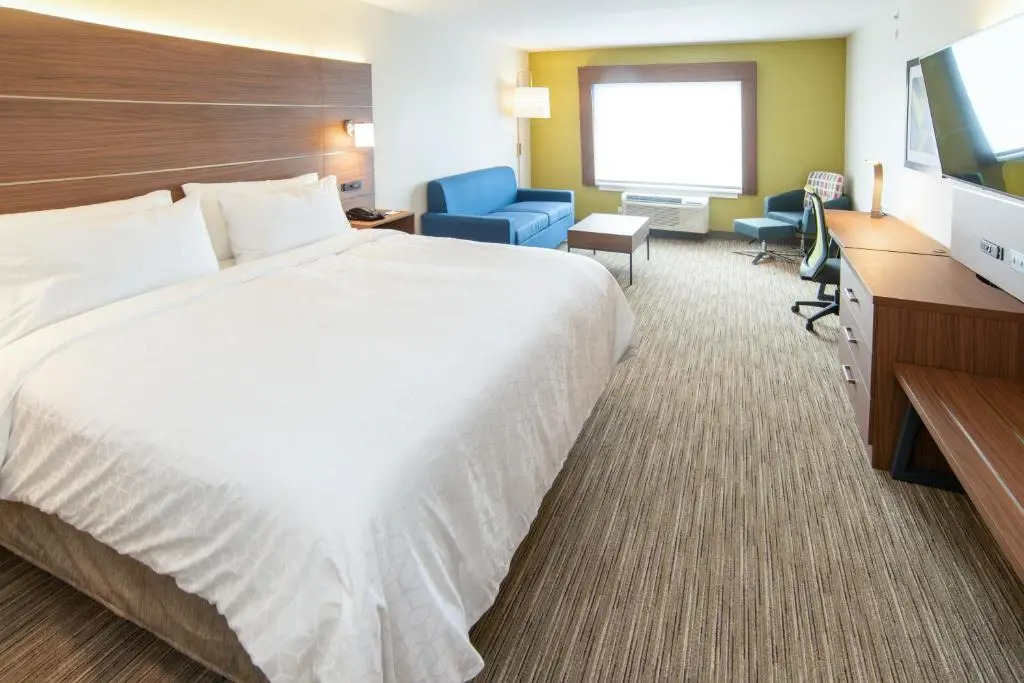 Holiday Inn Express & Suites - North Battleford by IHG