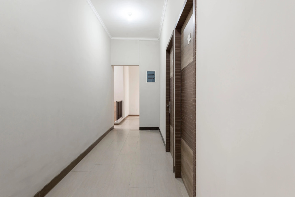 RedDoorz near Grand City Mall 2