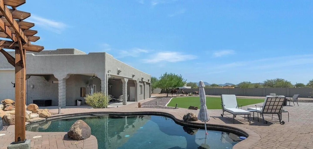 Alanamari Desert Estate, Pool, Spa, Casita 4 Bedroom Home