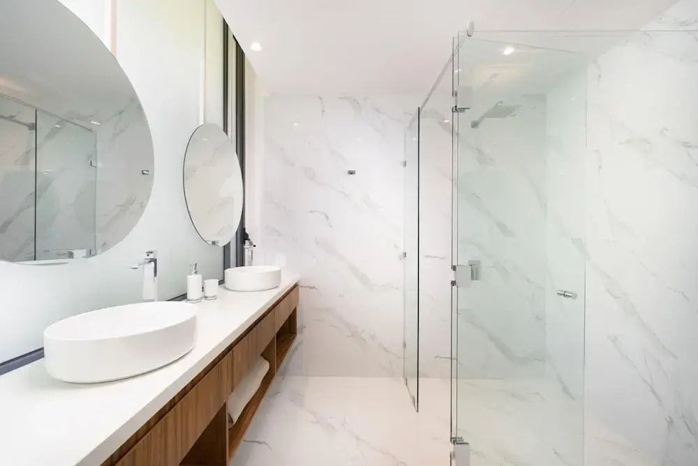 Bright Stylish 2 BR Condo With Pool View Gym Spa Access
