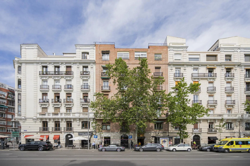 M (MPE35) Apartamento dúplex con patio