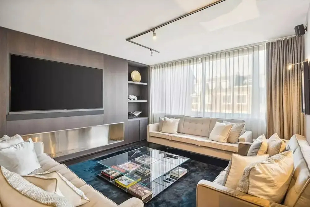 Luxurious 3-bed 2-bath Apartment in Belgravia