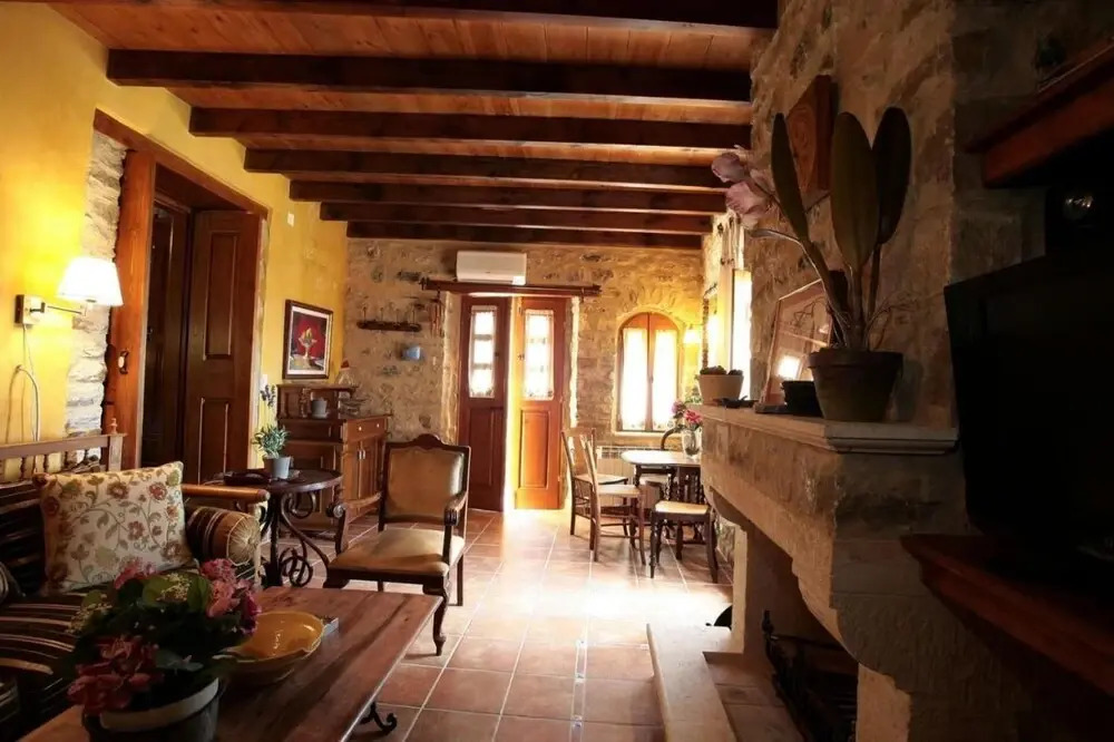 Smaragda Art Country House