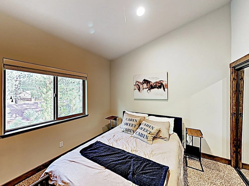 New Listing! New-build Alpine W/ Hot Tub 5 Bedroom Home