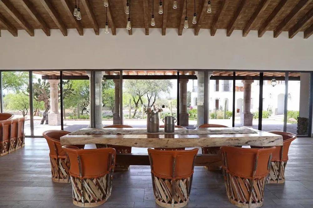 Quiote Guest House by Homelyrooms