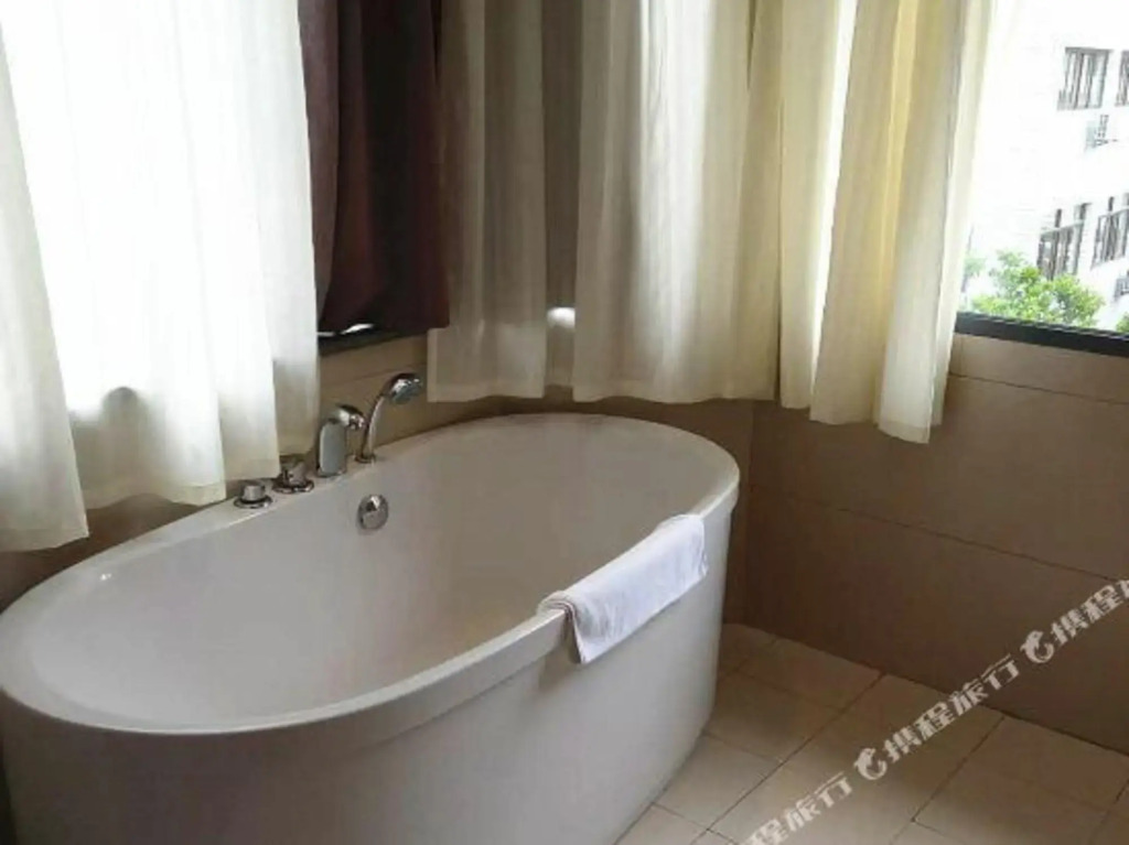 Honghua Hotel (Yichun Wentang)
