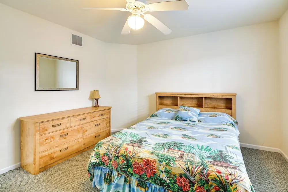 Walk to Beach: Wildwood Apt w/ Balcony!