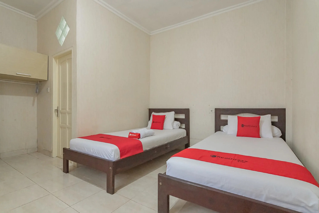 RedDoorz Syariah near Terminal Batu Ampar 2