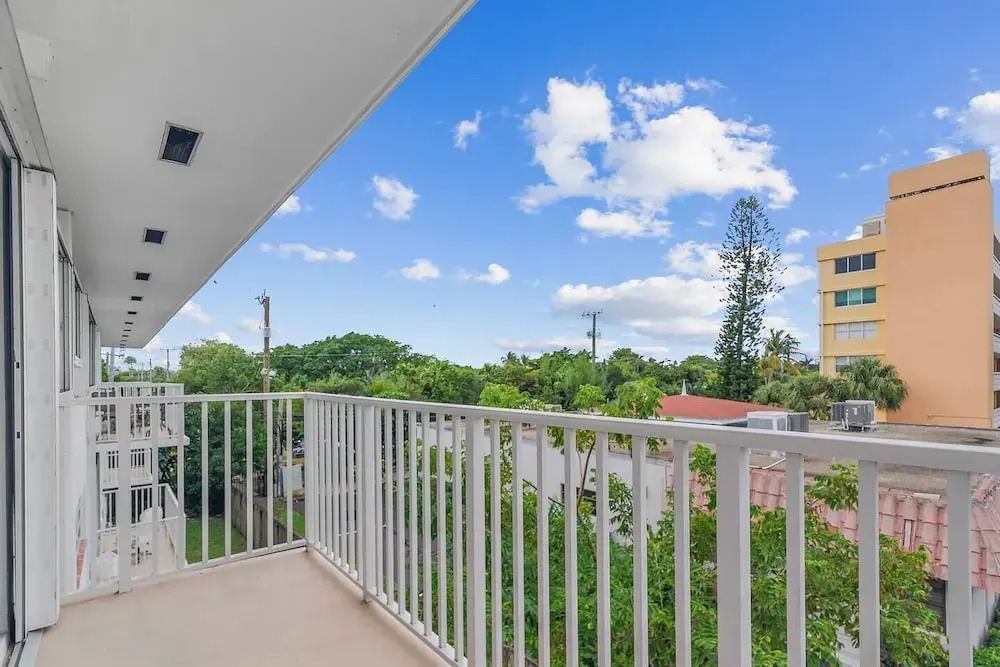 Las Olas & Beachside getaway with pool