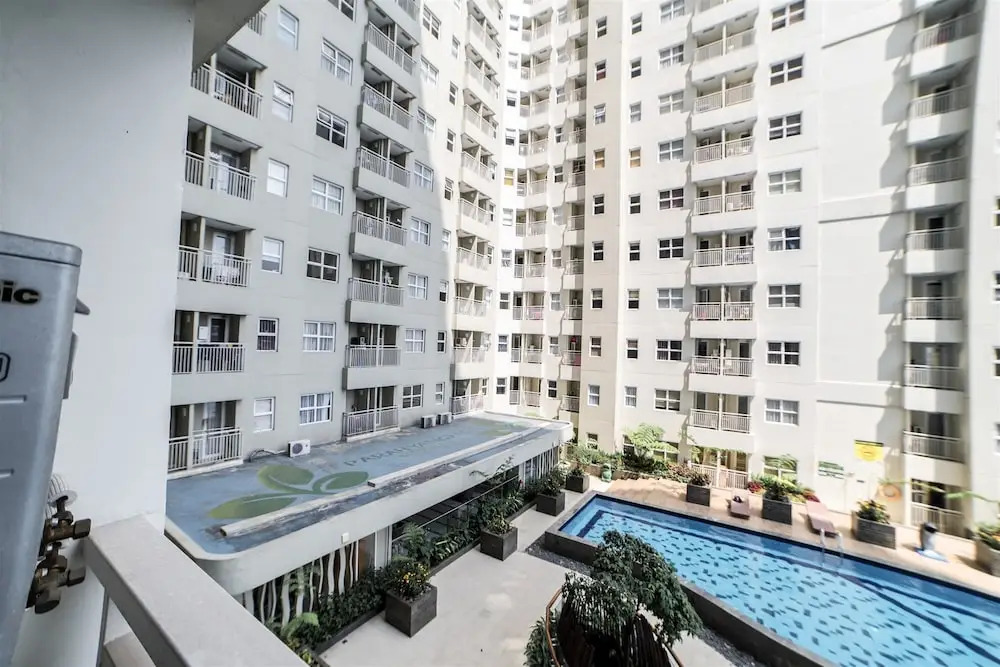 Serene & Cozy Apartment at Parahyangan Residences