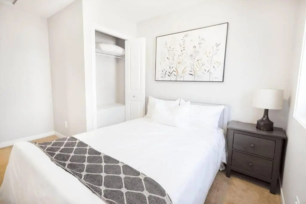 3BR Condo With Free Parking and In-suite Laundry