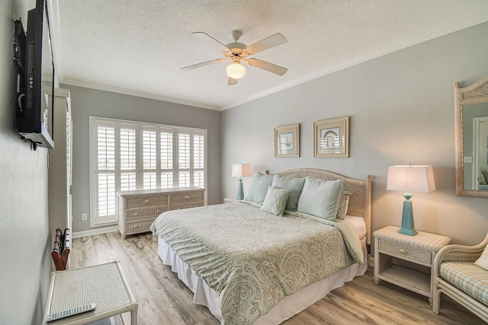 Orange Beach Waterfront Condo w/ Pool Access!