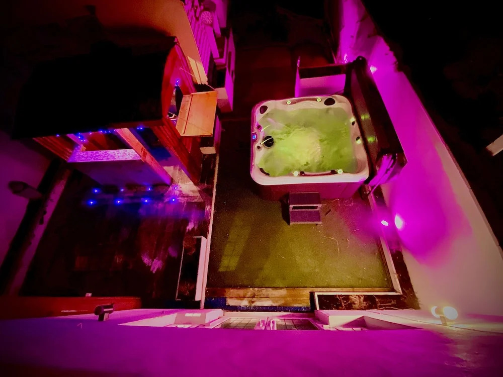 Captivating 4-Bed Hot Tub House in Blackpool