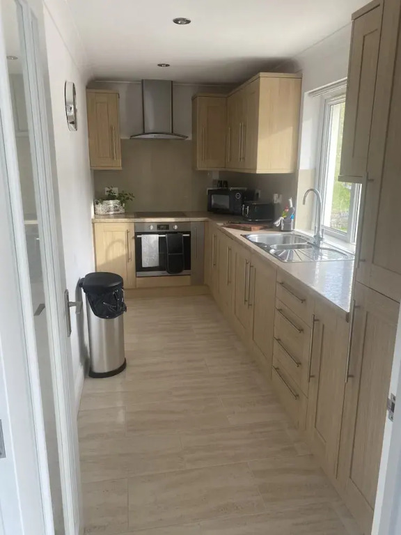 Beautiful 2 Bed Bungalow in Laugharne Situated