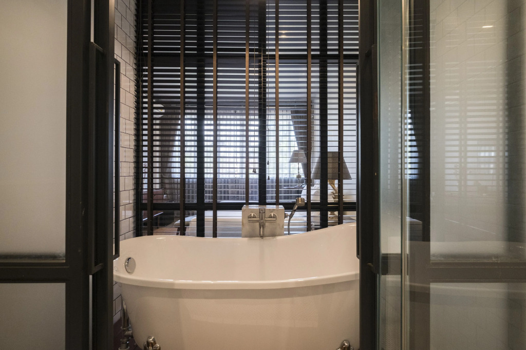 Iron32 Hotel