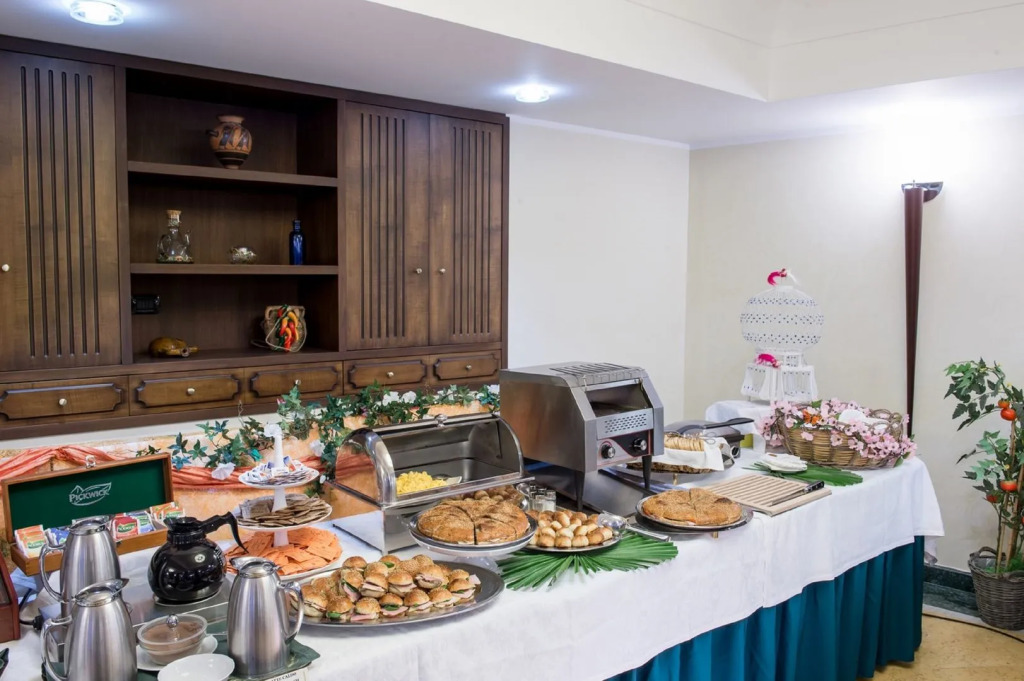 Artemis Hotel