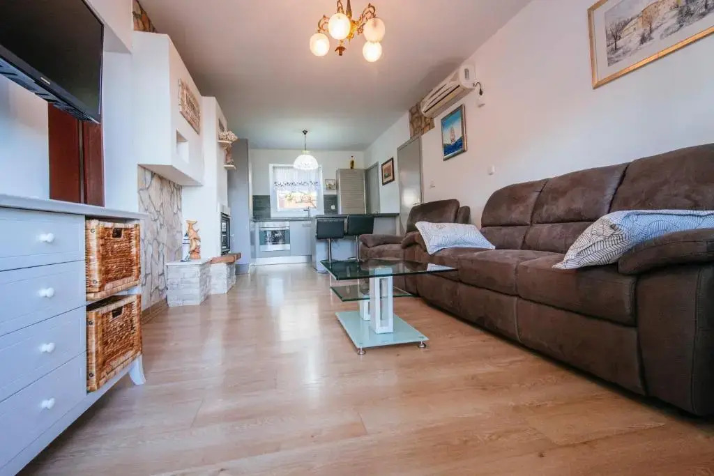 Poolicluded Holiday House Halic