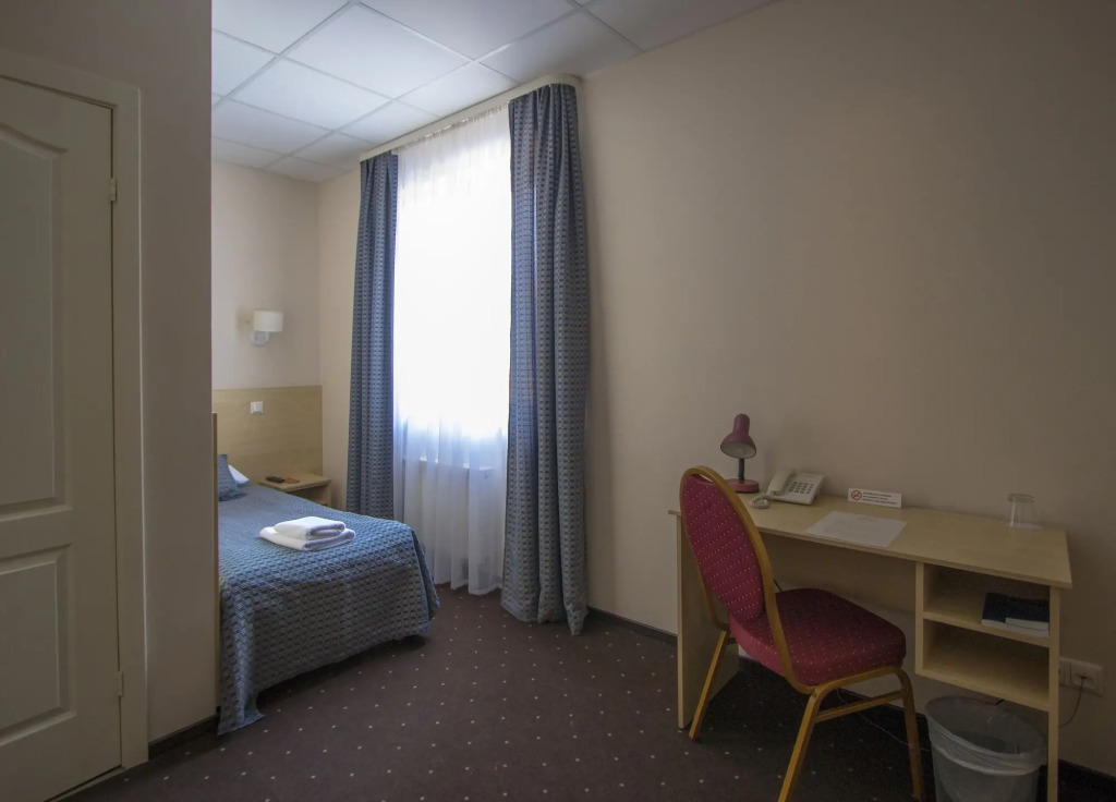 Hotel BEST with FREE PARKING