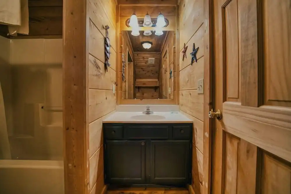 Cabin in Nature w/ Hot Tub & Games!