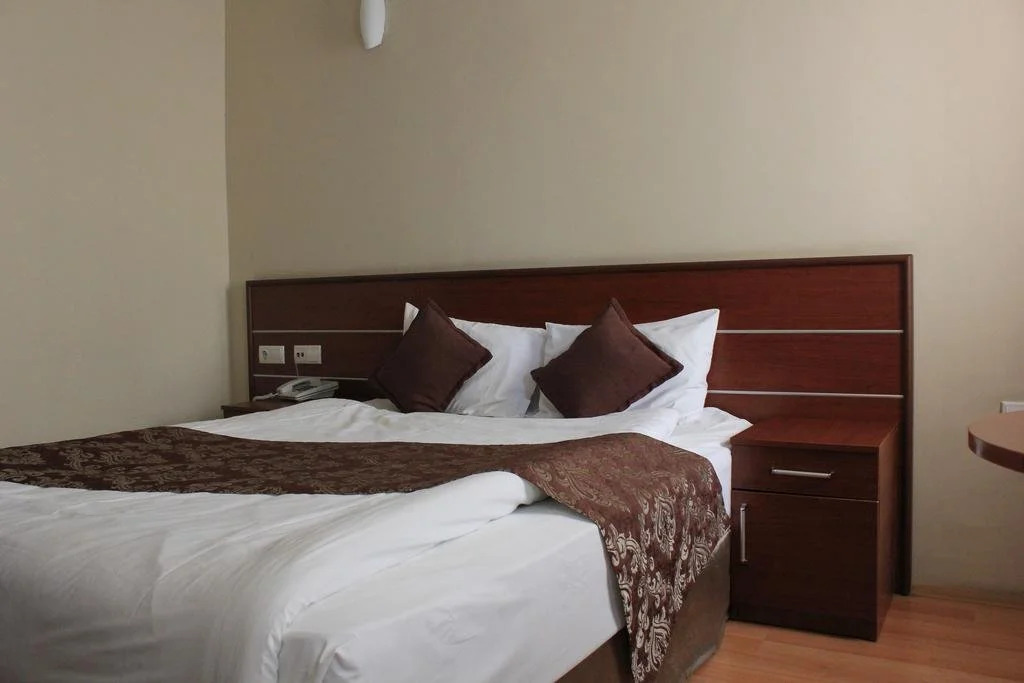 Siyav Otel