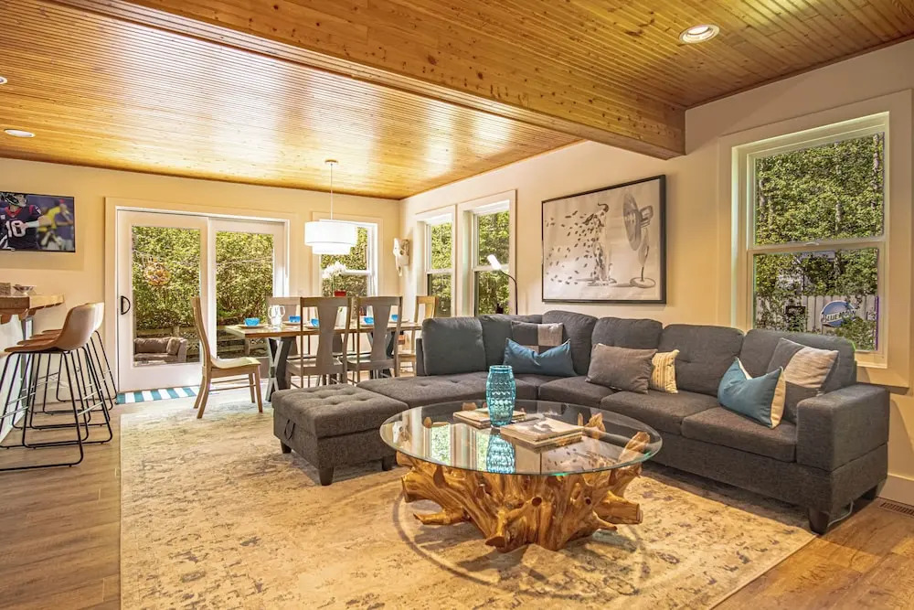 Red Elephant 4BR - Fire Pit - River & Downtown