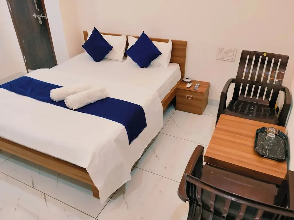 Hotel Bhavya Palace
