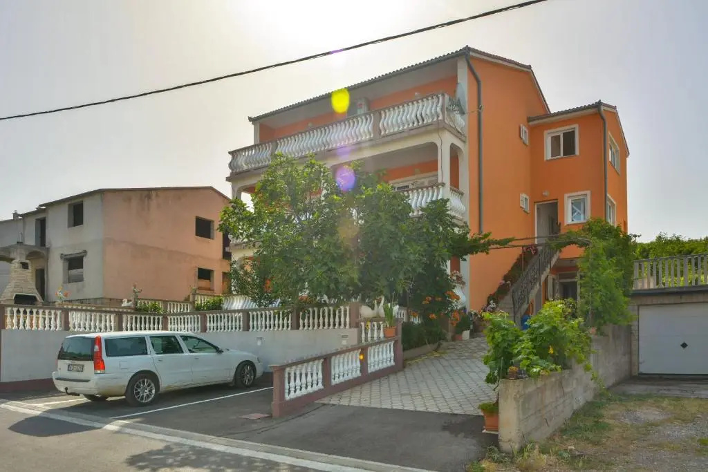 Apartments and Rooms Juki
