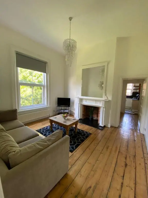 Lovely 2 Bedroom Flat Wifi Close to the beach