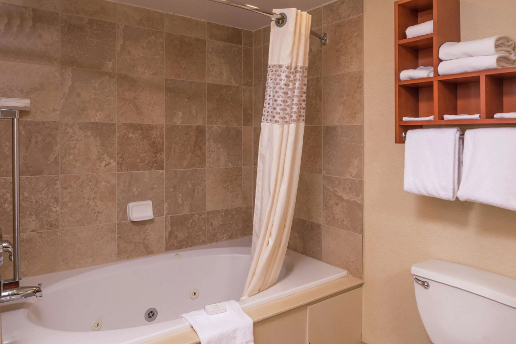 Hampton Inn & Suites Charlotte Arrowood Rd