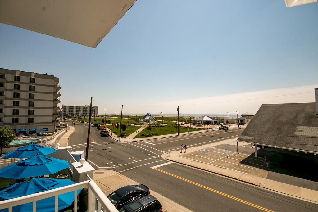 Admiral Resort Motel