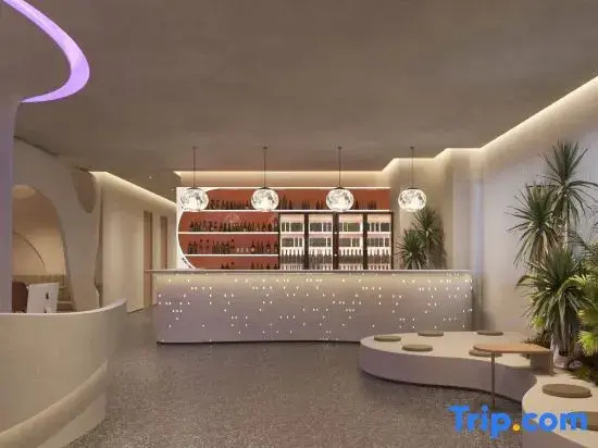 Qingmai Movie Hotel (Lovers Road Beach Swimming Pool)