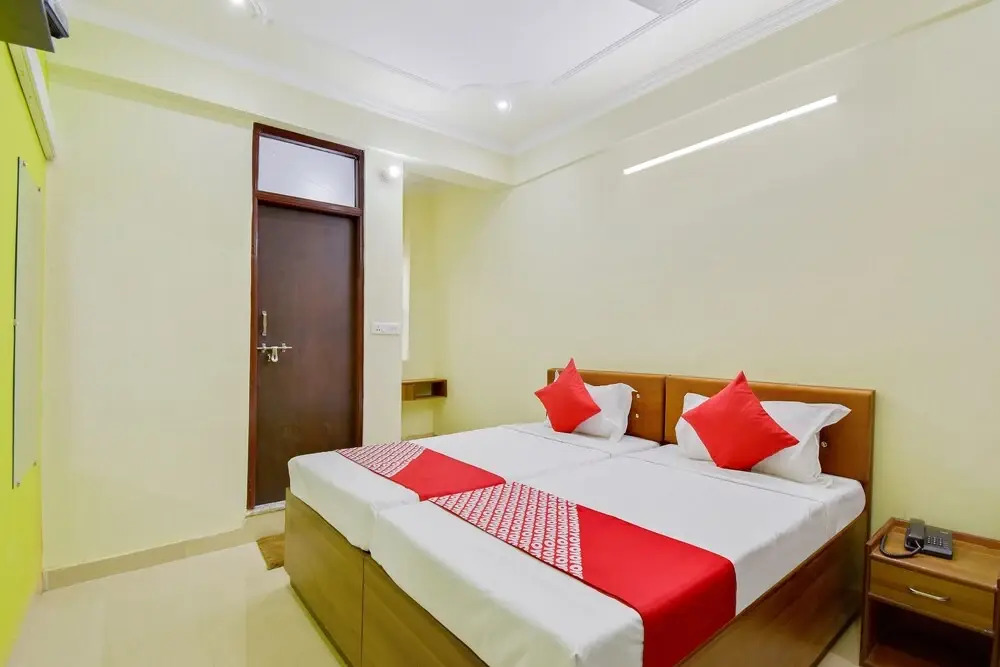 OYO Flagship 80569 Hotel Rishabh Inn